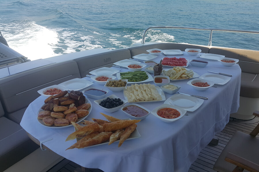breakfast at yacht